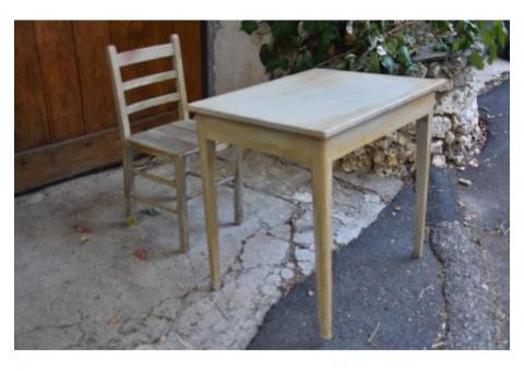 petite table et sa chaise