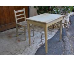 petite table et sa chaise