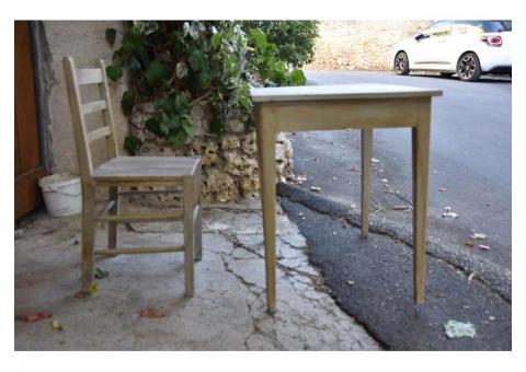 petite table et sa chaise