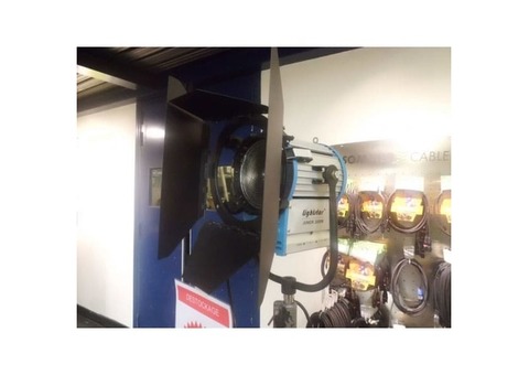 Projecteur LIGHT STAR Fresnel 2000w neuf