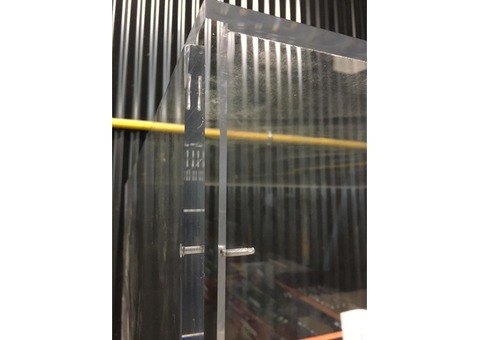 vitrine plexiglass