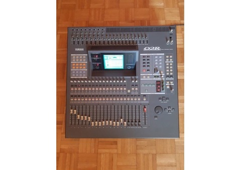 Console YAMAHA 02R Numérique + Carte CD8-AE