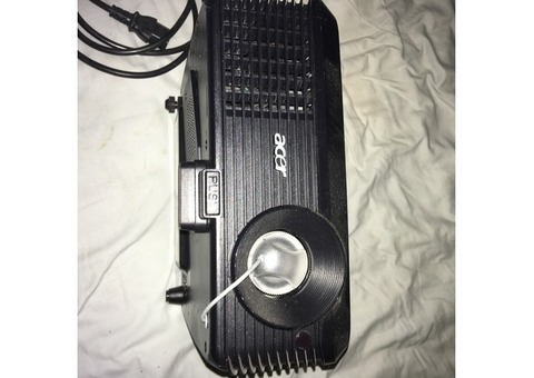 Vend Vidéo-projecteur ACER X 1130 DLP