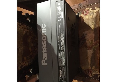 Vend vidéo projecteur PT-L395 E Panasonic