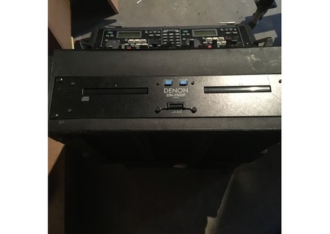 Vend lecteur Double CD DN 2500F Denon et table Omnitronics + Fly case