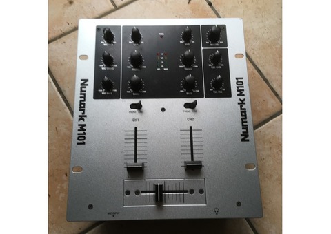 vend table de mixage M 101 Numark