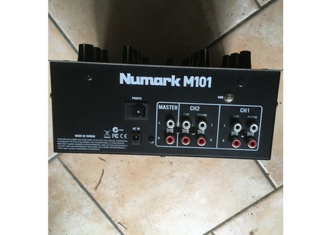 vend table de mixage M 101 Numark