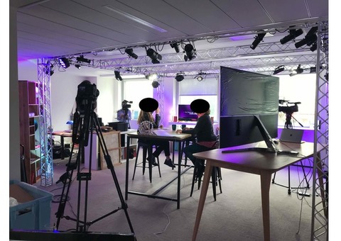 Pont équipé avec lumière studio TV