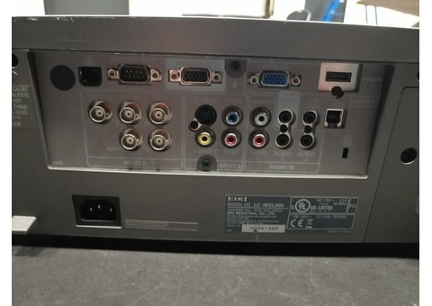 VIDEOPROJECTEUR Eiki LCWXL20