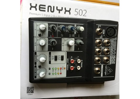 Vend console Yenyx 502 Behringer