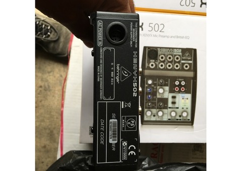 Vend console Yenyx 502 Behringer