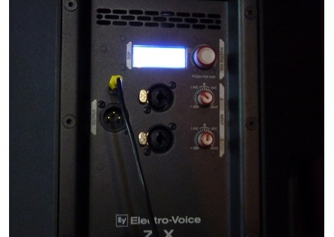 2 enceintes ElectroVoice actives 2 voies DSP