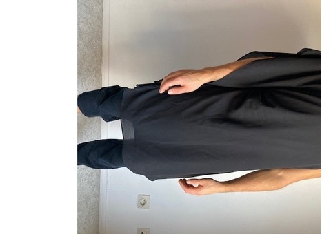 Haut noir asymétrique