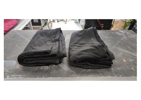 Draperie lot de velour rouge et noir