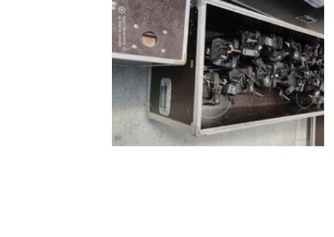 16 projecteurs ADB C51 avec flightcase