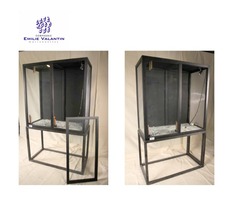 Vitrine en bois peint noir