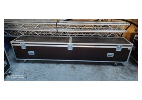 1 flightcase très grande longueur
