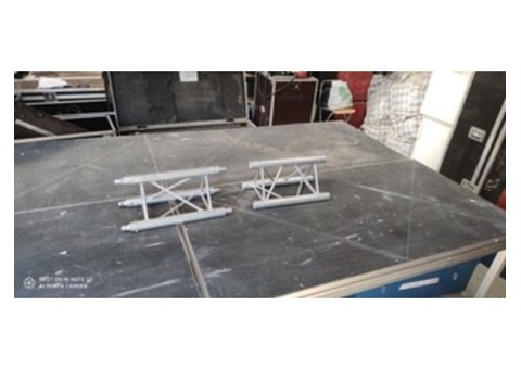 2 éléments structure triangulaire 300 longueur 05m
