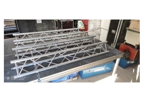 4 éléments structure triangulaire 300 longueur 2m