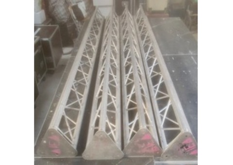 4 éléments structure triangulaire 300 longueur 4m