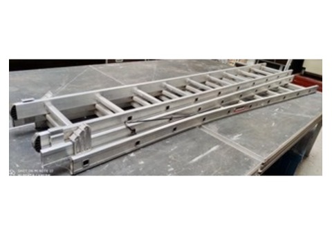 Une échelle transformable aluminium