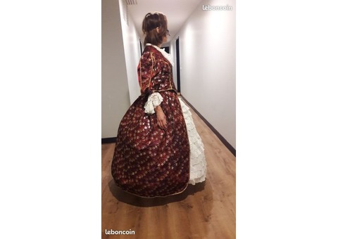 Magnifique robe vénitienne NEUVE avec 2 crinolines et une housse de protection