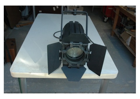 Projecteur dexposition fresnel 150W CDMT