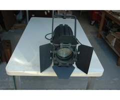 Projecteur dexposition fresnel 150W CDMT