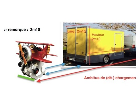 Avion Biplan pour déambulation et sa remorque