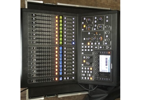 Vend console M 32 R Midas