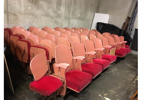 Rangées de fauteuils de Théâtre