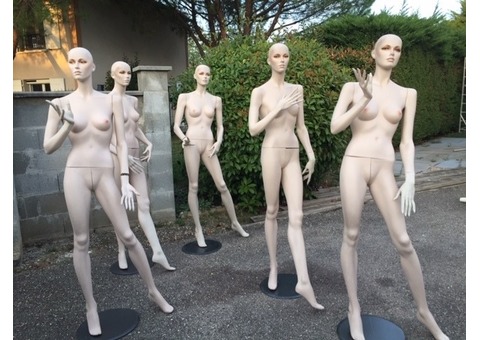 LOT DE CINQ MANNEQUINS FEMMES