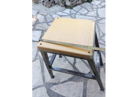 Tabouret métal très solide rectangulaire