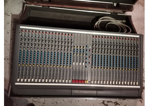 Console SOUNDCRAFT Venue 32