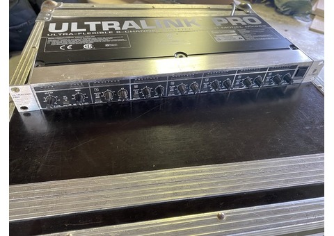 séparateur mélanger Behringer Ultralink Pro MX882