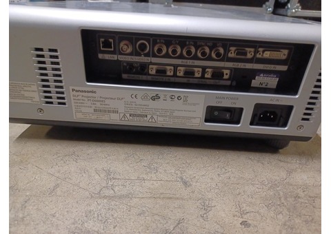 Vidéoprojecteur PANASONIC 6500 lumens