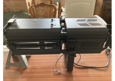 projecteur à découpes EUROLITE LED PFE100 RGBW profile spot