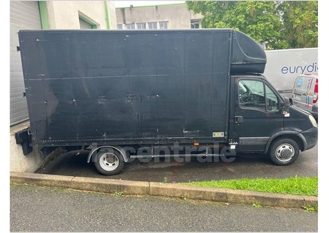 camion 20m3 noir IVECO DAILY avec rampe