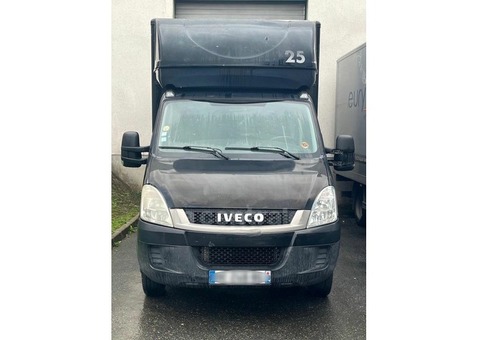 camion 20m3 noir IVECO DAILY avec rampe