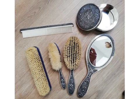ANCIEN NÉCESSAIRE DE COIFFURE