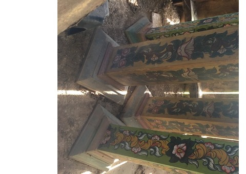 4 colonnes en bois peint