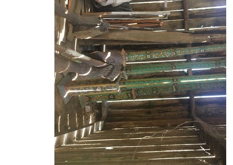 4 colonnes en bois peint