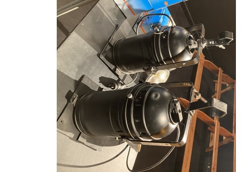2 projecteurs PAR 64 7 lampes neuves