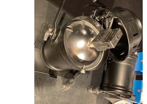 2 projecteurs PAR 64 7 lampes neuves