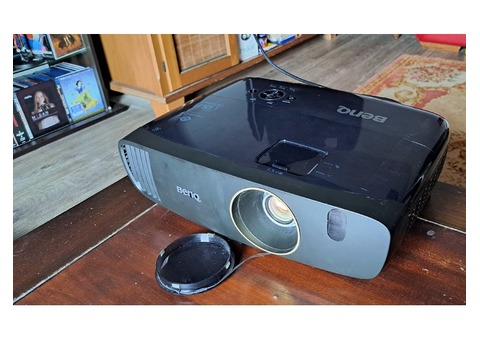 BENQ W2000