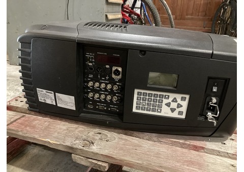 vidéoprojecteur Barco CLM HD8