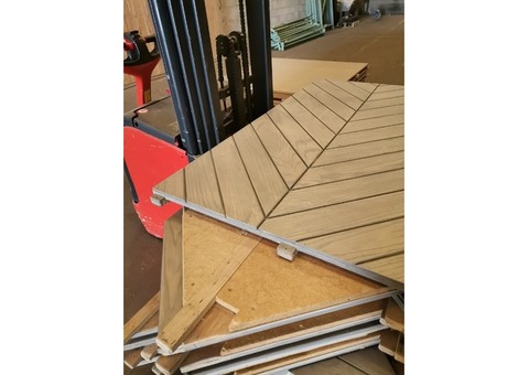 Plancher à pointe de Hongrie de 140 m2