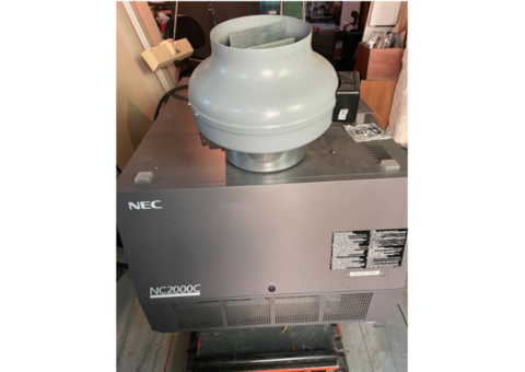 Projecteur de cinéma NEC NC2000C