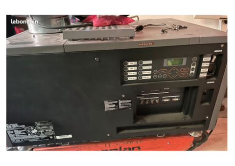 Projecteur de cinéma NEC NC2000C