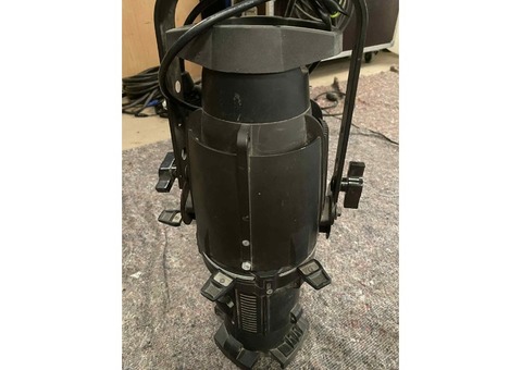 Projecteur découpe Strand Lighting PL750 750W